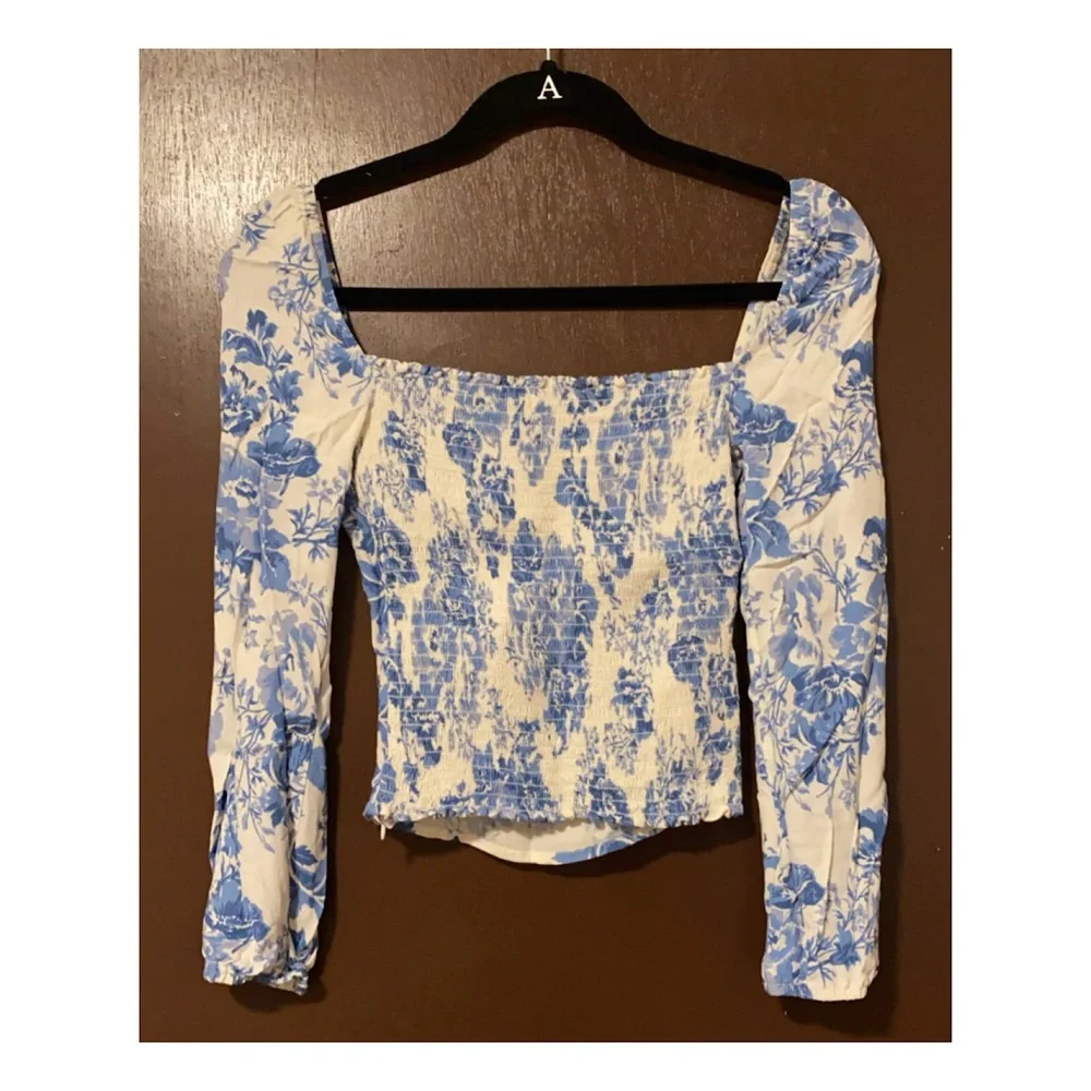 Reformation Reign Top Olympia White Blue Floral Smocked Long Sleeve in size 2 - Picture 5 of 15